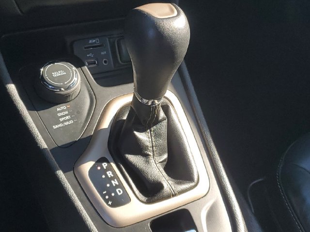 Used 2017 Jeep Cherokee Limited AWD/4WD image 29