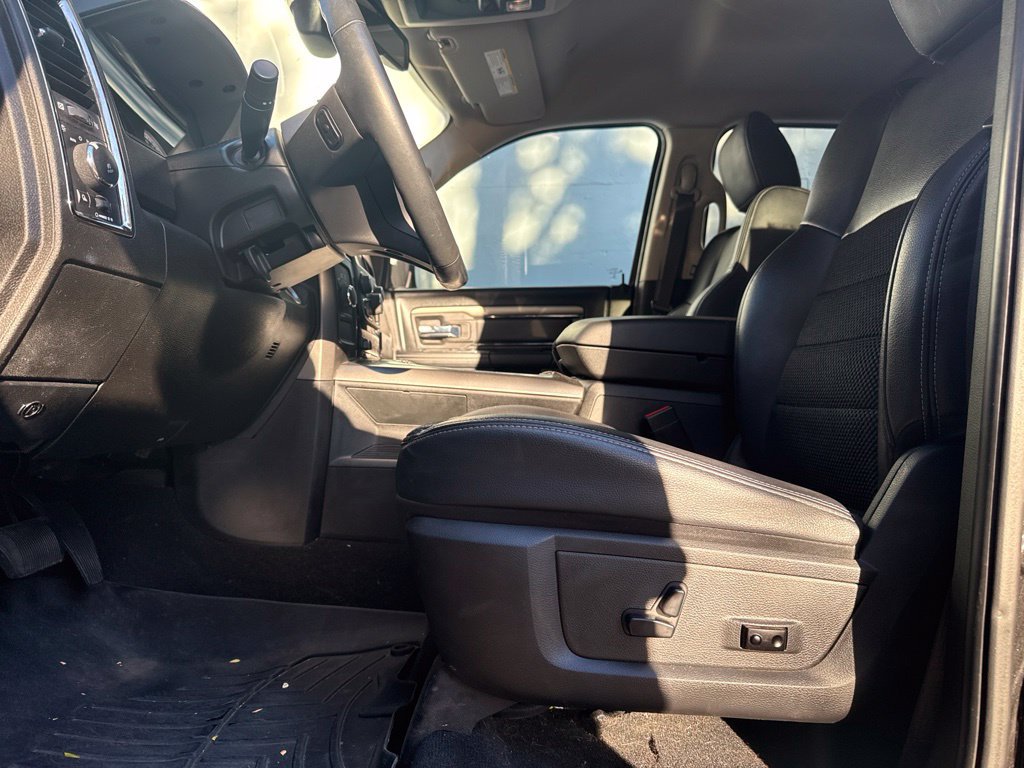 Used 2018 RAM 3500 Big Horn w/ Sport Appearance Group AWD/4WD image 4