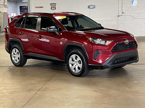 Used 2021 Toyota RAV4 LE AWD/4WD image 7