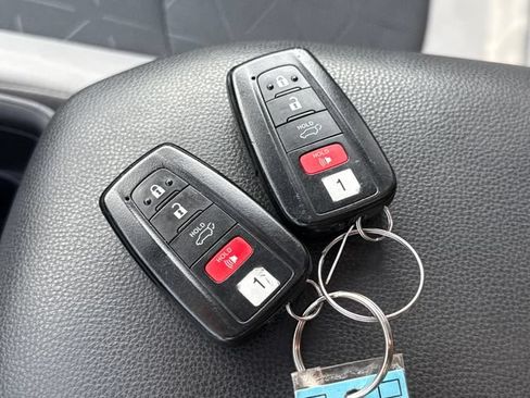 Used 2022 Toyota RAV4 XLE w/ Convenience Package AWD/4WD image 11