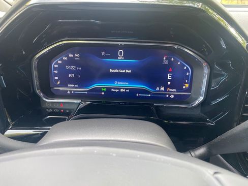 Used 2025 Chevrolet Silverado 1500 LT image 12