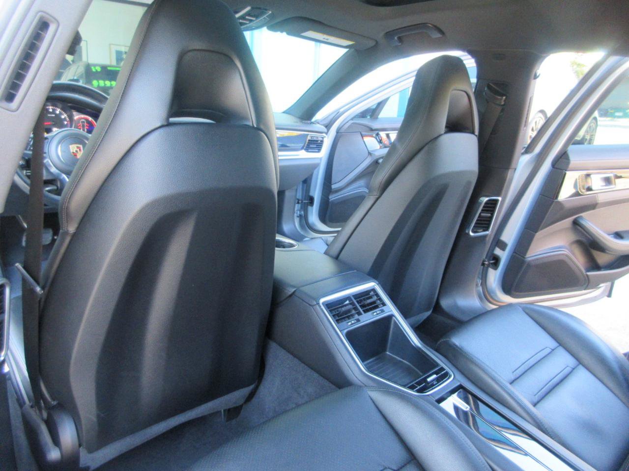Used 2019 Porsche Panamera RWD image 41
