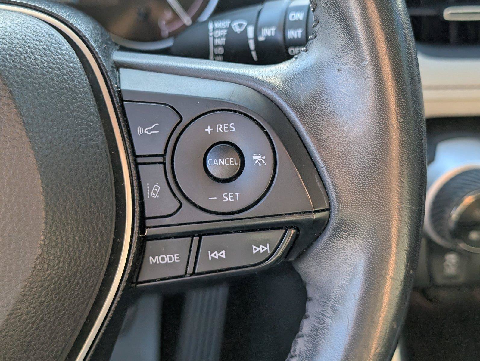 Used 2020 Toyota RAV4 Limited FWD image 29