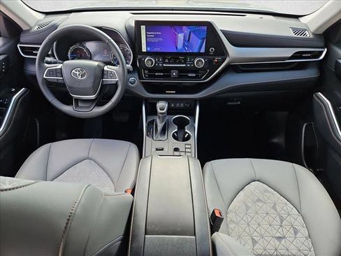Used 2023 Toyota Highlander Bronze Edition image 19