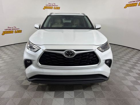 Used 2023 Toyota Highlander XLE FWD image 9