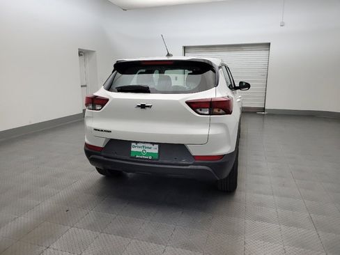Used 2021 Chevrolet TrailBlazer LS w/ LPO, Blackout Package FWD image 7