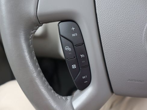 Used 2017 Buick Enclave Premium w/ Experience Buick Package FWD image 17