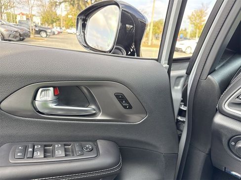 New 2026 Chrysler Pacifica Select image 12