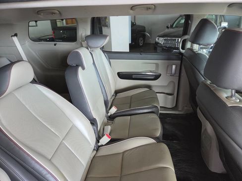 Used 2017 Kia Sedona EX image 20