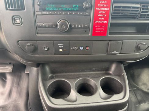Used 2018 Chevrolet Express 2500 RWD image 12