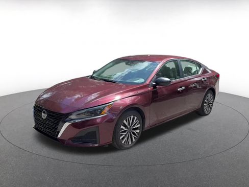 Used 2025 Nissan Altima 2.5 SV FWD image 4