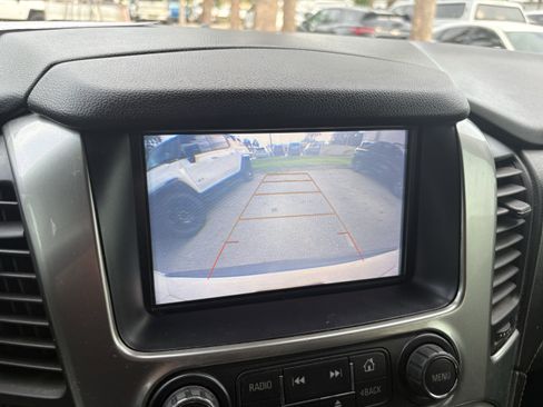 Used 2019 Chevrolet Suburban LT RWD image 12