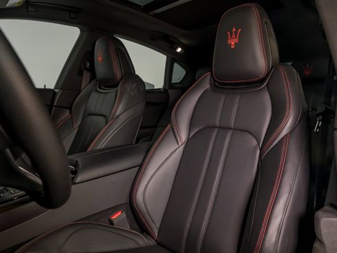 Used 2024 Maserati Levante GT Ultima image 18