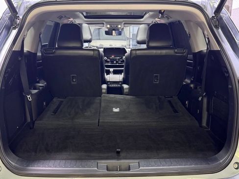 Used 2021 Toyota Highlander Platinum AWD/4WD image 40
