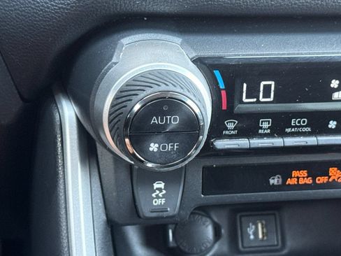 Used 2023 Toyota RAV4 XLE AWD/4WD image 28