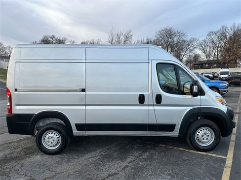 Used 2025 RAM ProMaster 2500 w/ Premium Convenience Group image 5