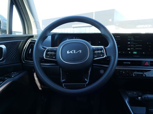 Certified 2025 Kia Sorento LX image 21