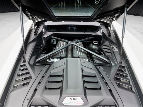 Used 2021 Lamborghini Huracan EVO RWD image 49