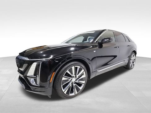 Certified 2025 Cadillac Lyriq Luxury AWD/4WD image 8