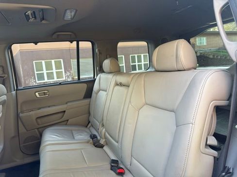 Used 2011 Honda Pilot Touring image 25