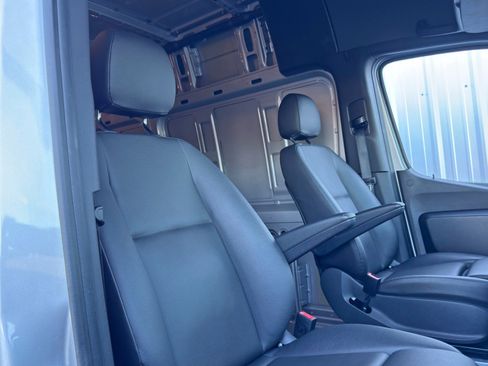 Used 2023 Mercedes-Benz Sprinter 2500 image 29
