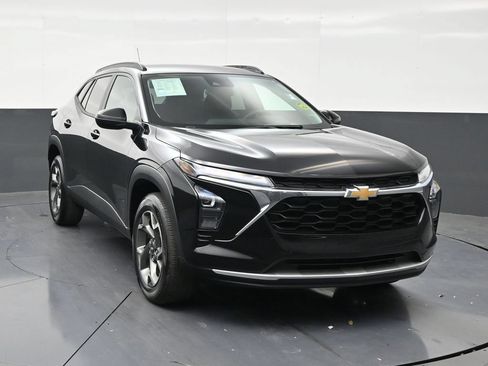 Used 2024 Chevrolet Trax LT FWD image 7