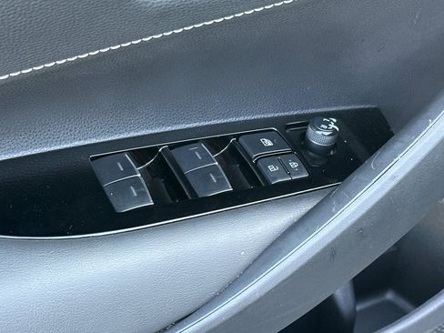 Used 2022 Toyota Corolla SE w/ SE Preferred Package image 12