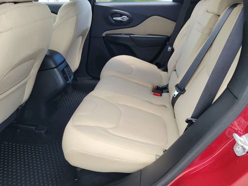 Used 2016 Jeep Cherokee Latitude w/ Cold Weather Group AWD/4WD image 8