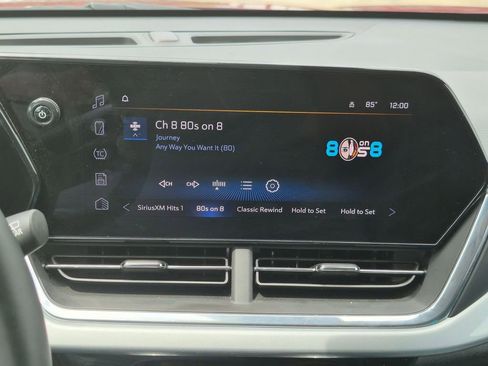 Used 2025 Chevrolet Trax LT w/ LT Convenience Package FWD image 19