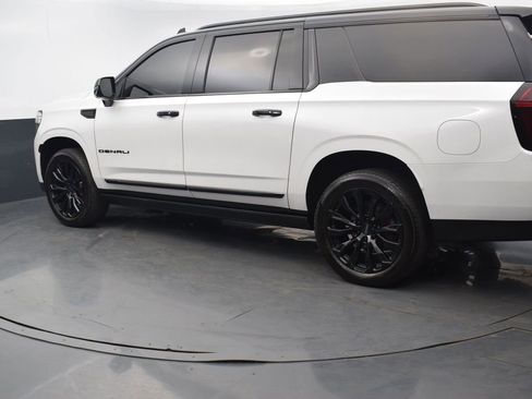 Used 2021 GMC Yukon XL Denali w/ Denali Premium Package AWD/4WD image 4