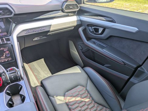 Used 2021 Lamborghini Urus AWD/4WD image 18