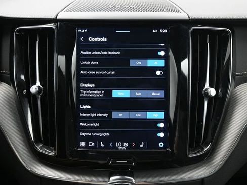 Used 2022 Volvo XC60 B6 R-Design w/ Protection Package Premier image 18