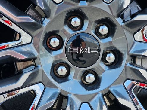 Used 2023 GMC Yukon Denali Ultimate AWD/4WD image 11