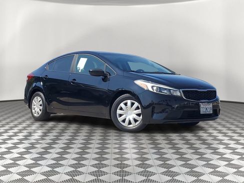 Used 2017 Kia Forte LX image 2