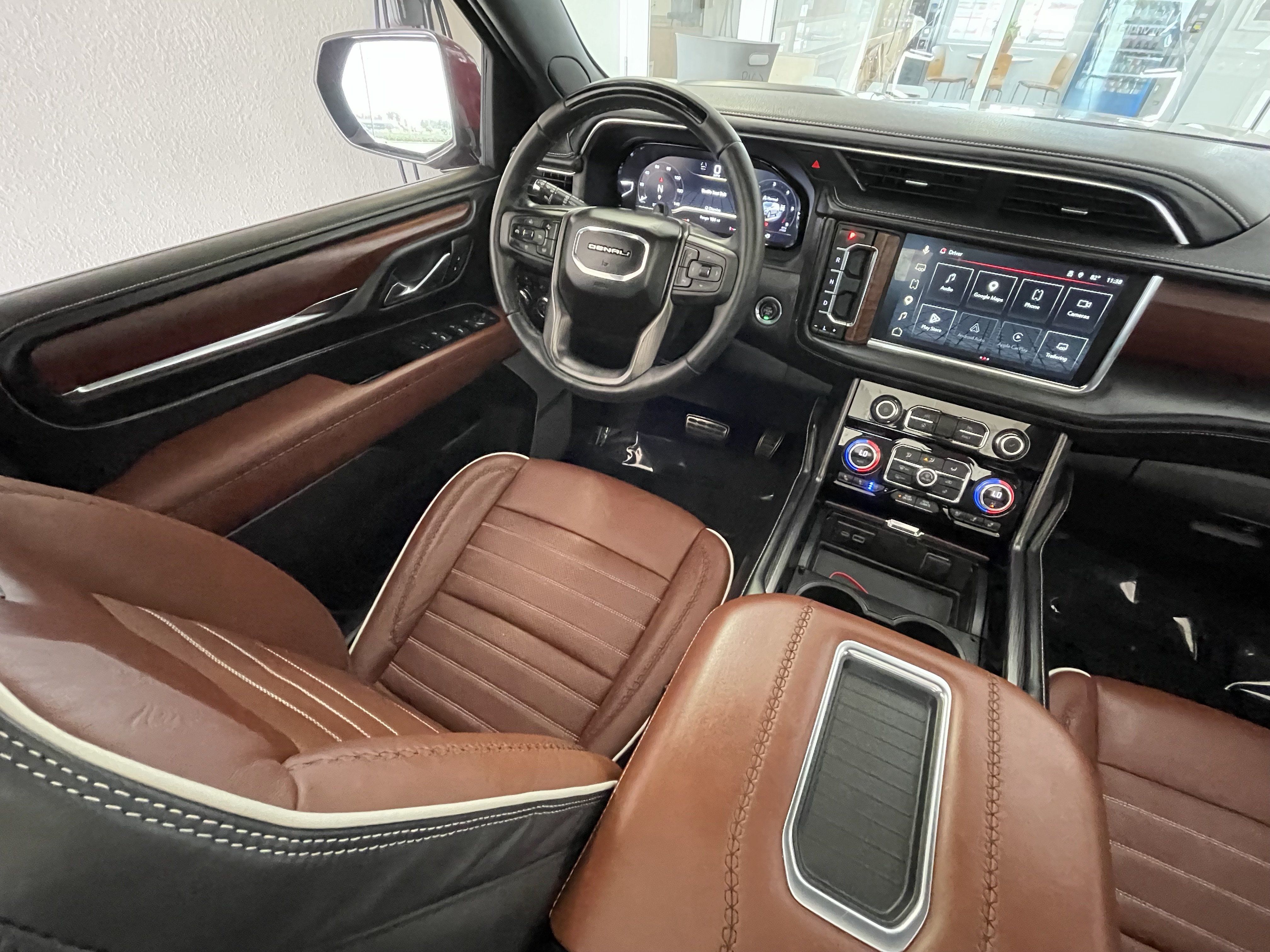 Certified 2023 GMC Yukon Denali Ultimate w/ LPO, Floor Liner Package AWD/4WD image 37