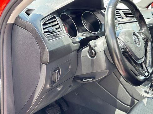 Used 2018 Volkswagen Tiguan SE w/ Panoramic Sunroof Package AWD/4WD image 10
