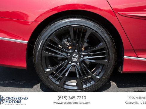 Used 2018 Honda Accord Touring image 15