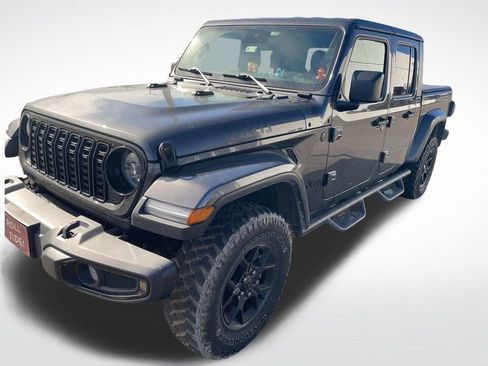 Used 2024 Jeep Gladiator Sport image 2