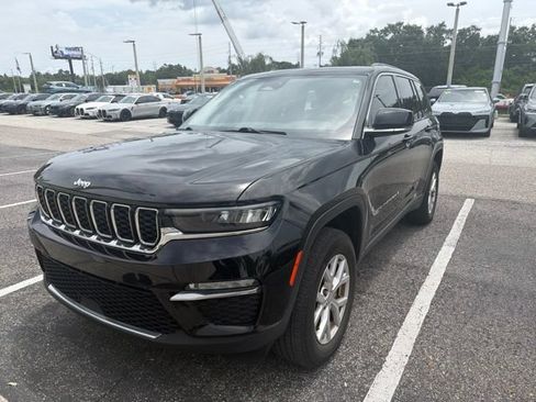 Used 2022 Jeep Grand Cherokee Limited AWD/4WD image 3