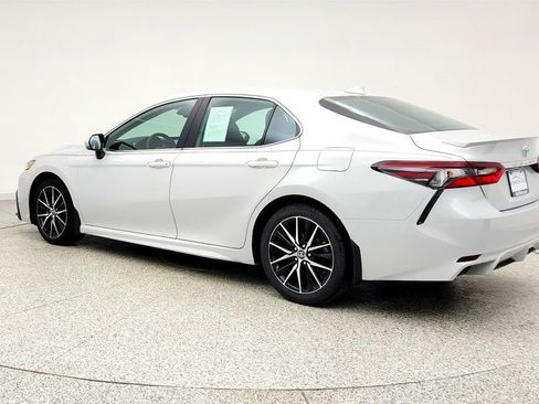 Used 2023 Toyota Camry SE image 7