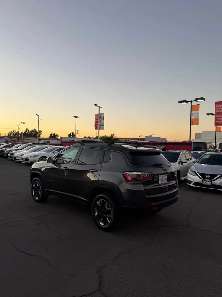 Used 2018 Jeep Compass Trailhawk w/ Leather Interior Group AWD/4WD image 5