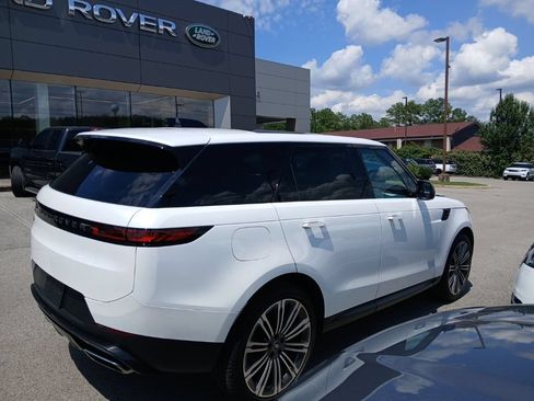 Used 2024 Land Rover Range Rover Sport SE AWD/4WD image 2