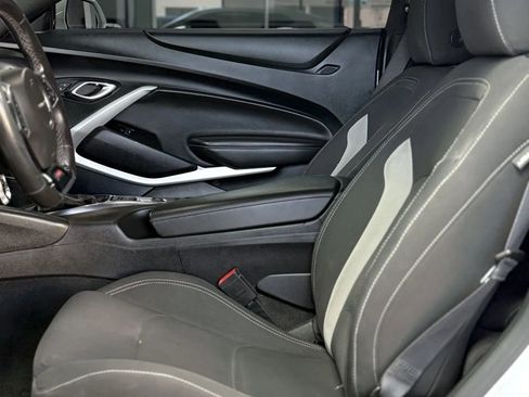 Used 2020 Chevrolet Camaro SS RWD image 12