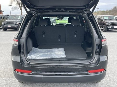 New 2025 Jeep Grand Cherokee image 7