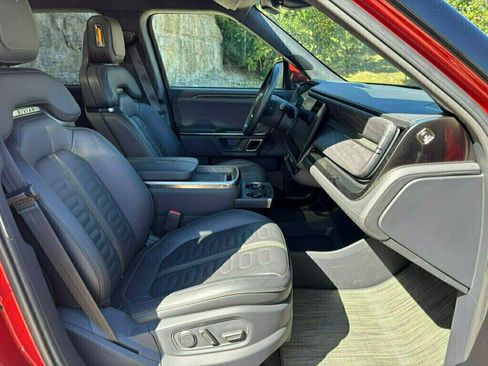 Used 2022 Rivian R1T Launch Edition image 14