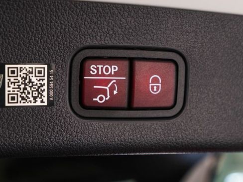 Certified 2023 Mercedes-Benz GLC 300 4MATIC image 32