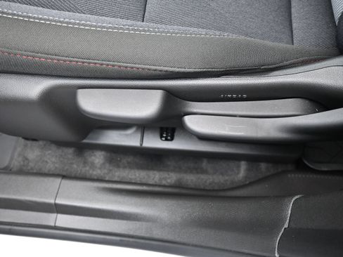 Certified 2025 Chevrolet Trax RS w/ Sunroof Package FWD image 10