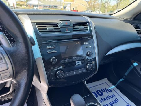 Used 2013 Nissan Altima 3.5 SV FWD image 21