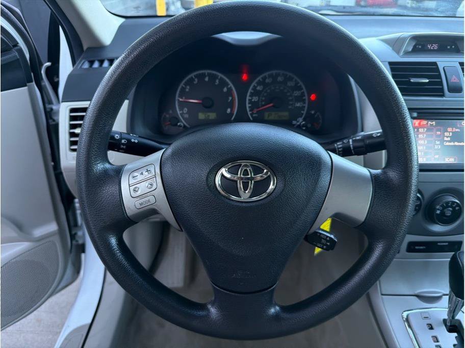 Used 2013 Toyota Corolla LE FWD image 14
