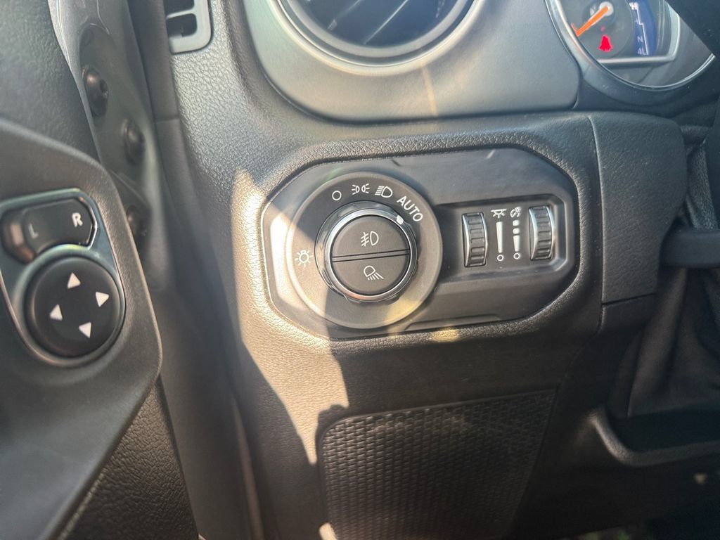 Used 2021 Jeep Gladiator Sport AWD/4WD image 18